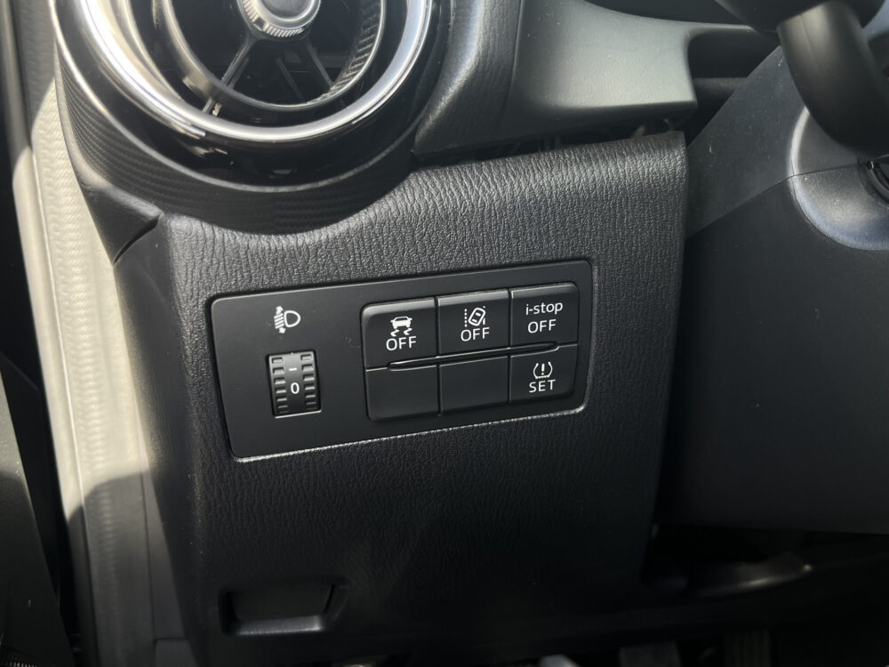 Mazda 2 1.5 Skyactiv-G Dynamic // DODEHOEK // NAVI // CRUISE CONTROL // CLIMA // DAB // PDC // 15