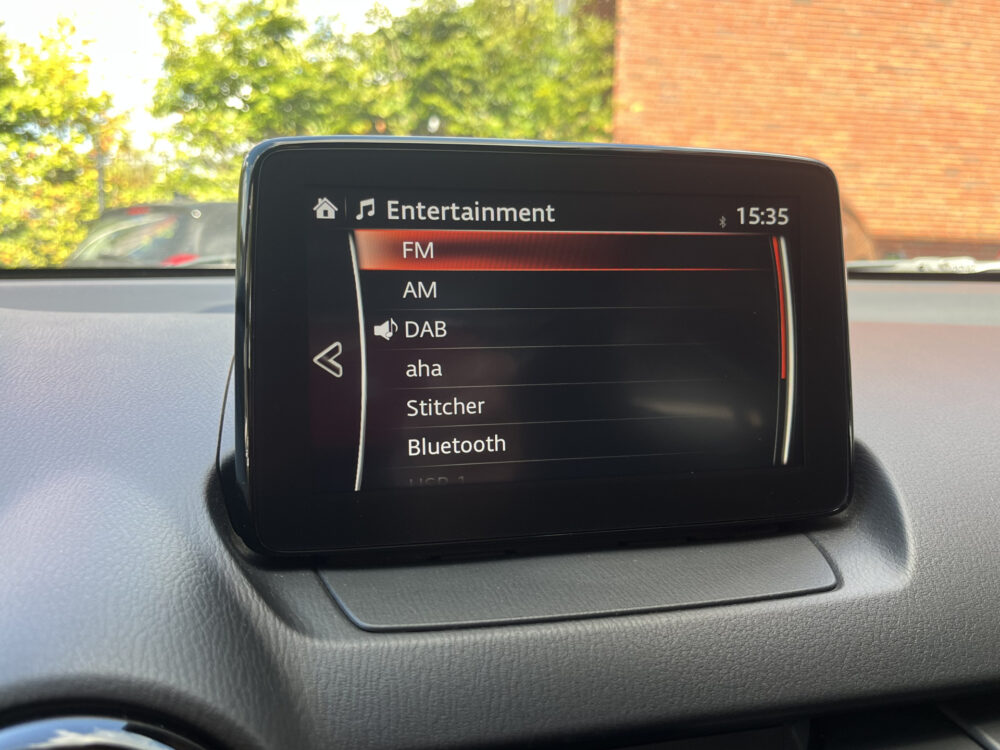 Mazda 2 1.5 Skyactiv-G Dynamic // DODEHOEK // NAVI // CRUISE CONTROL // CLIMA // DAB // PDC // 25