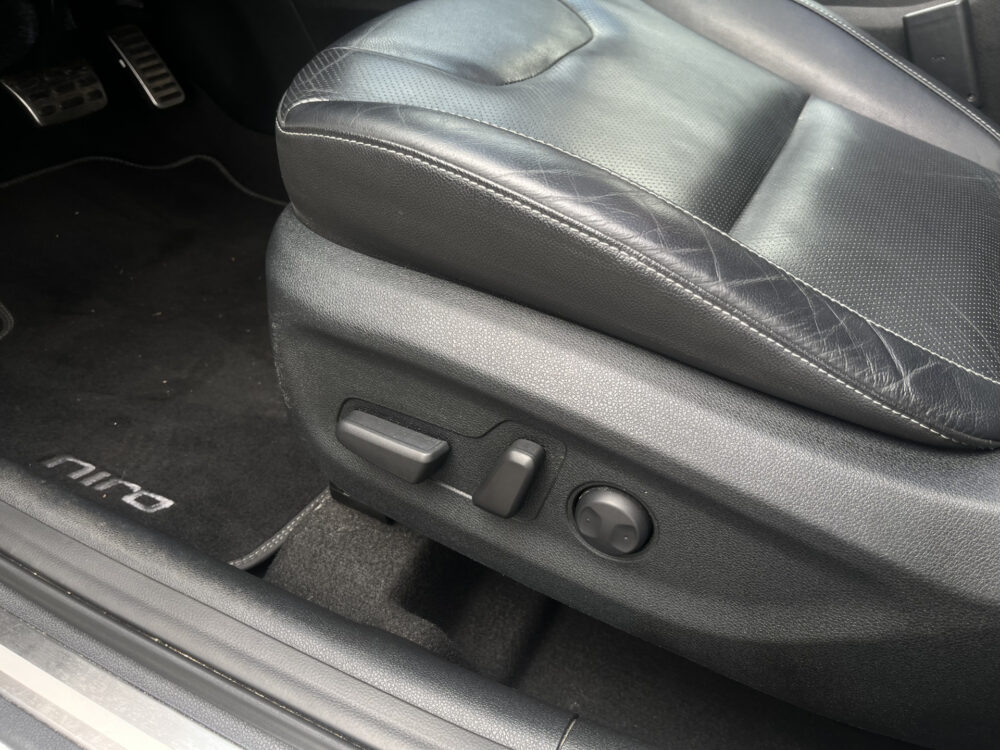 Kia Niro 1.6 GDi Hybrid ExecutiveLine // LEDER // ELEK. STOEL+GEHEUGEN // SCHUIF-KANTELDAK // JBL // DODEHOEK // ADAPT. CRUISE // STOELVE 16