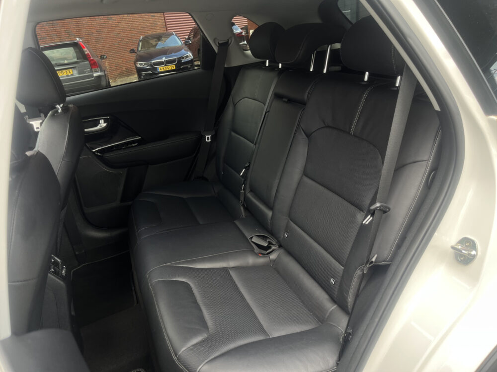 Kia Niro 1.6 GDi Hybrid ExecutiveLine // LEDER // ELEK. STOEL+GEHEUGEN // SCHUIF-KANTELDAK // JBL // DODEHOEK // ADAPT. CRUISE // STOELVE 17