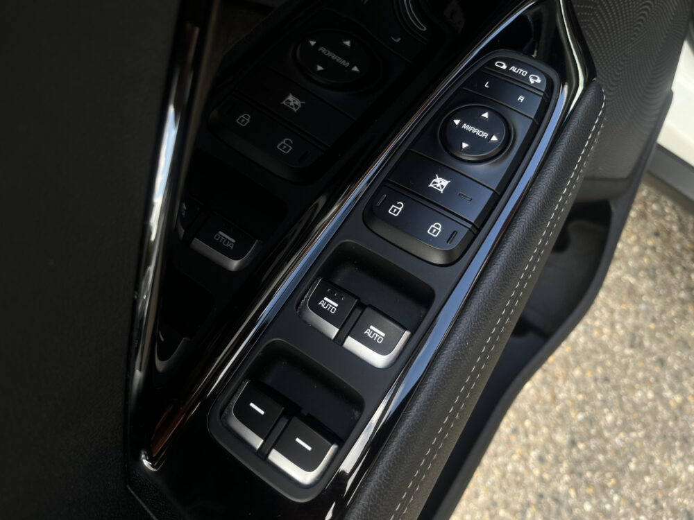 Kia Niro 1.6 GDi Hybrid ExecutiveLine // LEDER // ELEK. STOEL+GEHEUGEN // SCHUIF-KANTELDAK // JBL // DODEHOEK // ADAPT. CRUISE // STOELVE 19