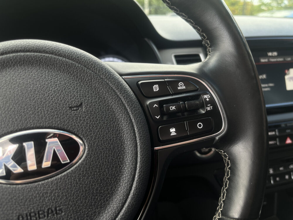 Kia Niro 1.6 GDi Hybrid ExecutiveLine // LEDER // ELEK. STOEL+GEHEUGEN // SCHUIF-KANTELDAK // JBL // DODEHOEK // ADAPT. CRUISE // STOELVE 24