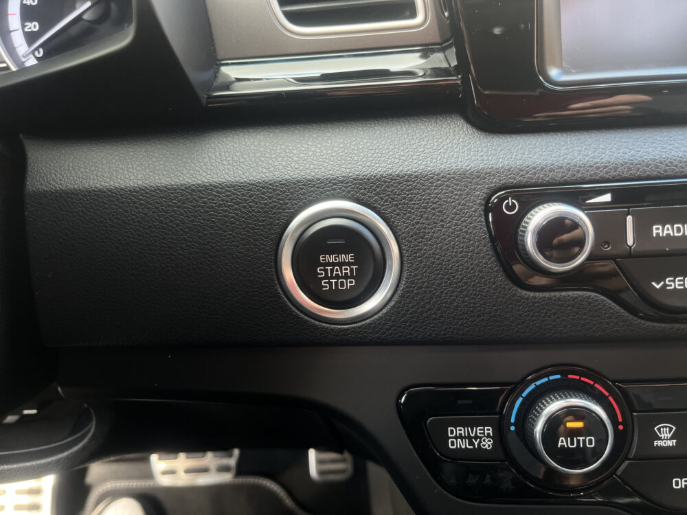 Kia Niro 1.6 GDi Hybrid ExecutiveLine // LEDER // ELEK. STOEL+GEHEUGEN // SCHUIF-KANTELDAK // JBL // DODEHOEK // ADAPT. CRUISE // STOELVE 31