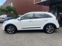 Kia Niro 1.6 GDi Hybrid ExecutiveLine // LEDER // ELEK. STOEL+GEHEUGEN // SCHUIF-KANTELDAK // JBL // DODEHOEK // ADAPT. CRUISE // STOELVE 42