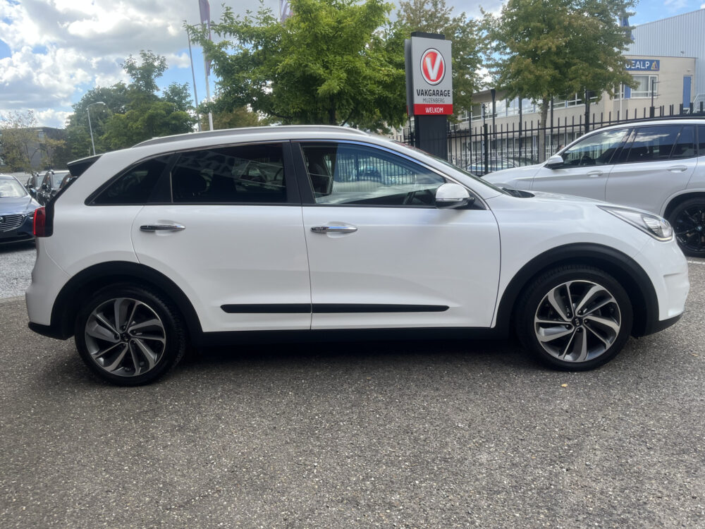 Kia Niro 1.6 GDi Hybrid ExecutiveLine // LEDER // ELEK. STOEL+GEHEUGEN // SCHUIF-KANTELDAK // JBL // DODEHOEK // ADAPT. CRUISE // STOELVE 6