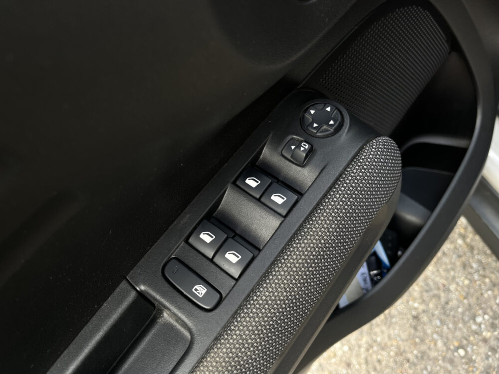 Citroën C3 Aircross 1.2 PureTech S&S Feel // LED // NAVI+CARPLAY // CRUISE // CLIMA // PDC // 16