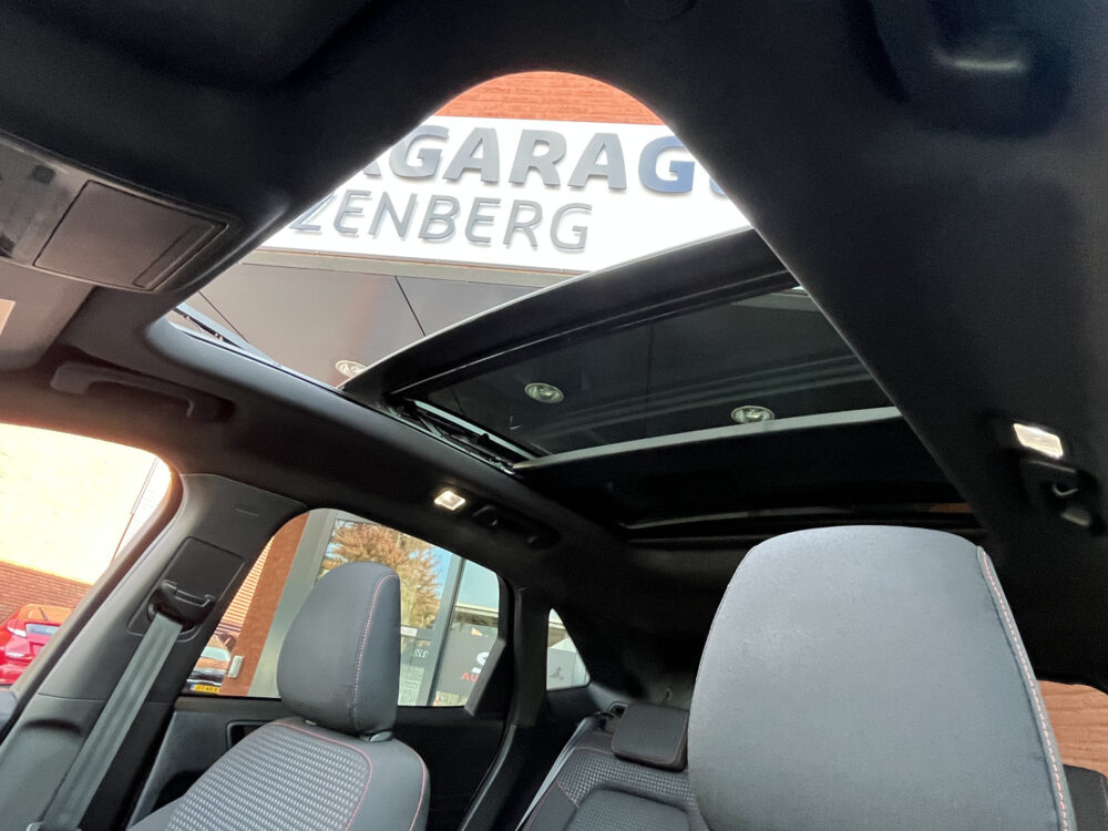 Ford Kuga 2.5 PHEV SOH 93%!! ST-Line // SCHUIF-KANTELDAK // HUD DISPLAY // CAMERA+SENSOREN // DODEHOEK // ELEK. ACHTERKLEP // NAVI+CARPLAY 10