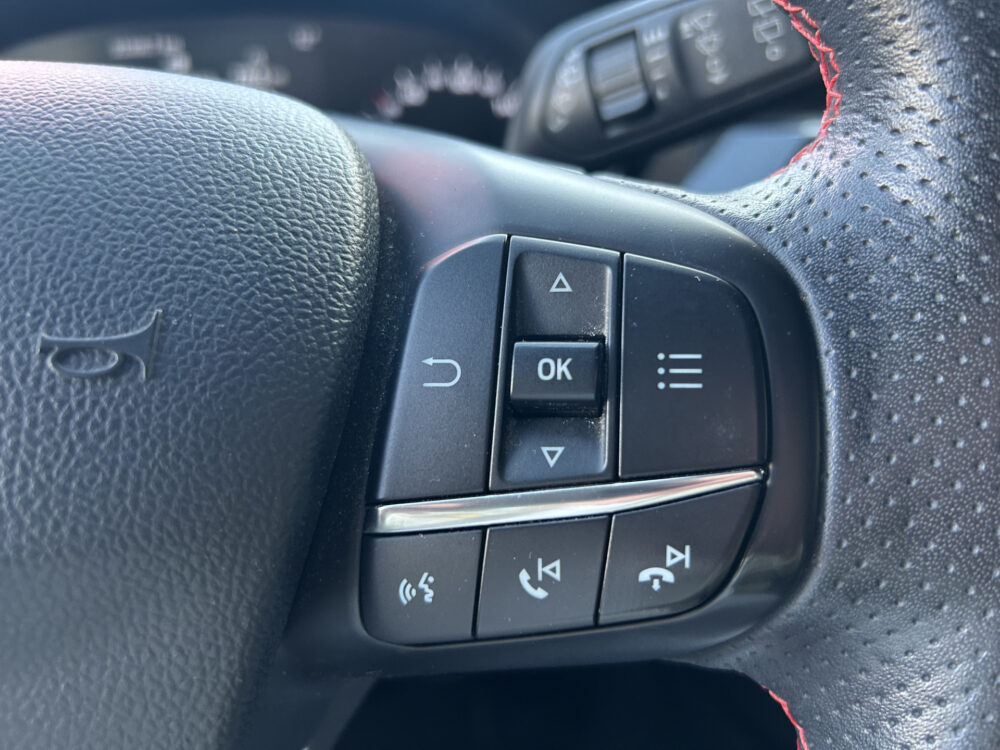 Ford FOCUS Wagon 1.5 ST-Line // FULL LED // NAVI + CARPLAY // PDC V+A // ADAPTIV CRUISE 10