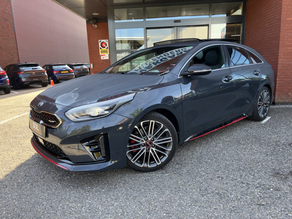Kia ProCeed 1.6 T-GDI GT 66.000KM!! 204 PK!! // SCHUIF-KANTELDAK // JBL // ELEK. KLEP // ADAPT. CRUISE // CLIMA // CAMERA // PDC // 1