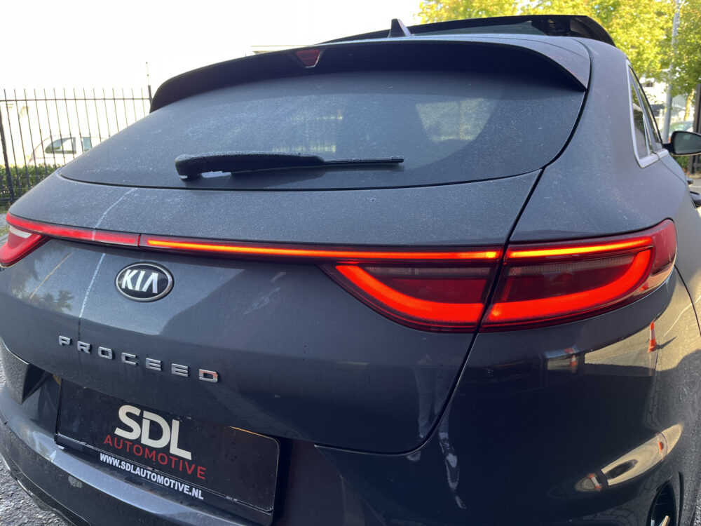Kia ProCeed 1.6 T-GDI GT 66.000KM!! 204 PK!! // SCHUIF-KANTELDAK // JBL // ELEK. KLEP // ADAPT. CRUISE // CLIMA // CAMERA // PDC // 12
