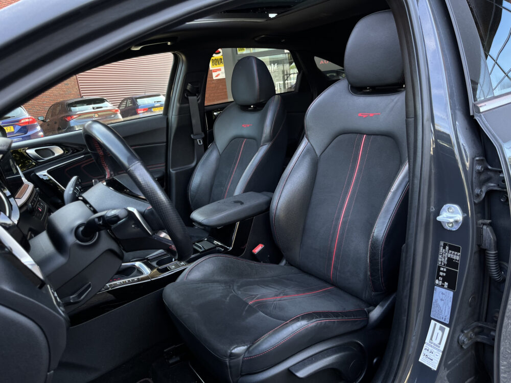 Kia ProCeed 1.6 T-GDI GT 66.000KM!! 204 PK!! // SCHUIF-KANTELDAK // JBL // ELEK. KLEP // ADAPT. CRUISE // CLIMA // CAMERA // PDC // 17