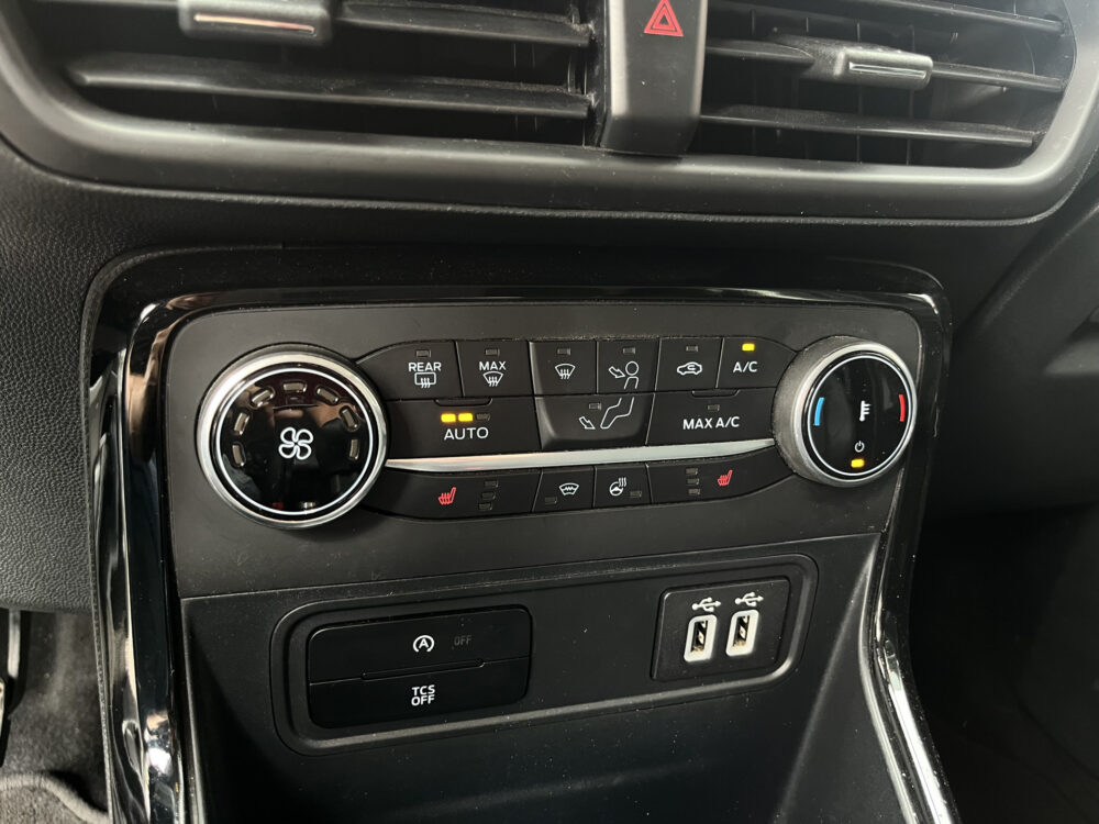 Ford EcoSport 1.0 EcoBoost Titanium 26000KM!!! // LED // CRUISE // APPLE-ANDROID AUTO // STUUR+STOELVERWARMING // PDC // 23