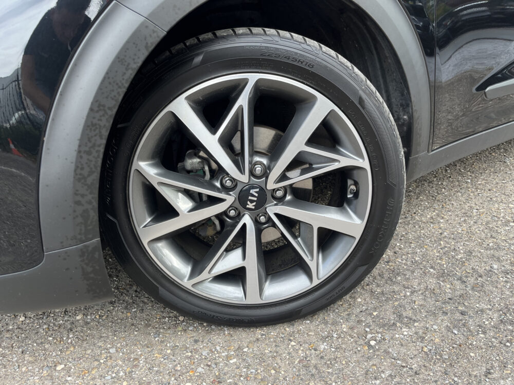 Kia Niro 1.6 GDi Hybrid ExecutiveLine // LEDER // SCHUIF-KANTELDAK // ELEK. STOEL+GEHEUGEN // JBL // NAVI+CARPLAY // DODEHOEK // STOELVER 10