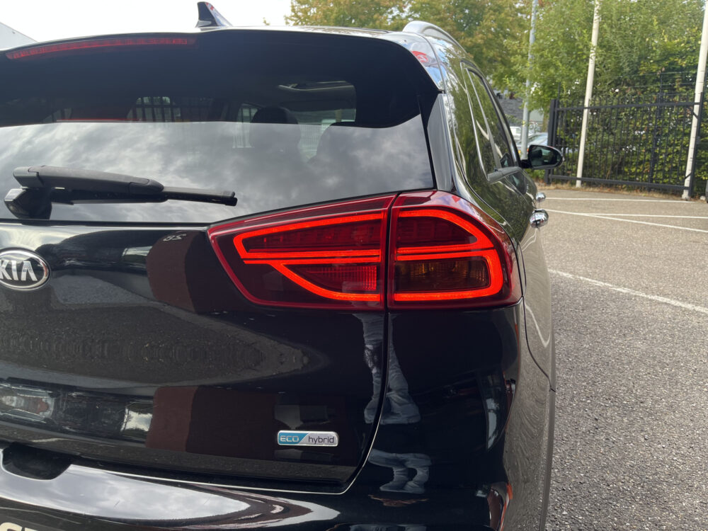 Kia Niro 1.6 GDi Hybrid ExecutiveLine // LEDER // SCHUIF-KANTELDAK // ELEK. STOEL+GEHEUGEN // JBL // NAVI+CARPLAY // DODEHOEK // STOELVER 12