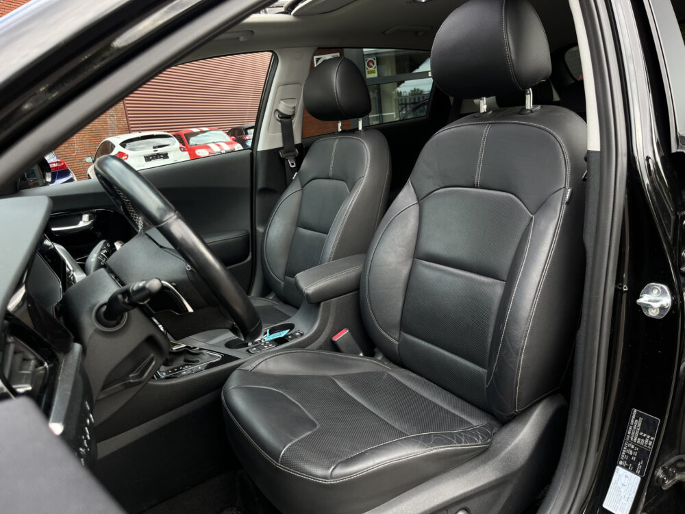 Kia Niro 1.6 GDi Hybrid ExecutiveLine // LEDER // SCHUIF-KANTELDAK // ELEK. STOEL+GEHEUGEN // JBL // NAVI+CARPLAY // DODEHOEK // STOELVER 17