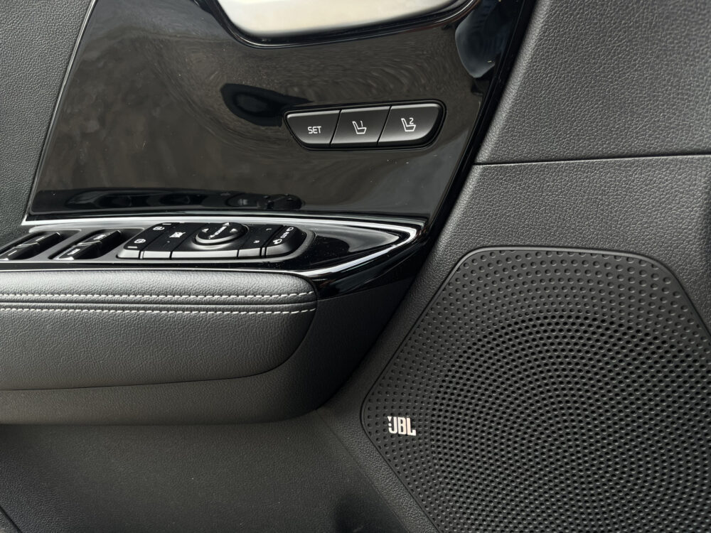 Kia Niro 1.6 GDi Hybrid ExecutiveLine // LEDER // SCHUIF-KANTELDAK // ELEK. STOEL+GEHEUGEN // JBL // NAVI+CARPLAY // DODEHOEK // STOELVER 22