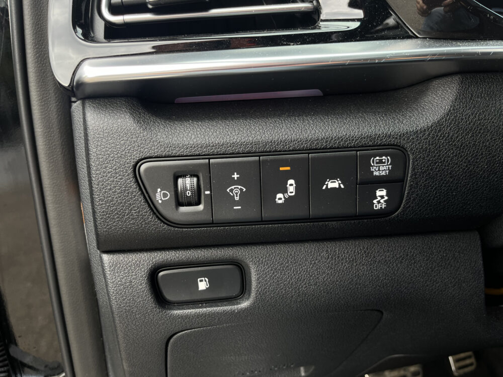 Kia Niro 1.6 GDi Hybrid ExecutiveLine // LEDER // SCHUIF-KANTELDAK // ELEK. STOEL+GEHEUGEN // JBL // NAVI+CARPLAY // DODEHOEK // STOELVER 23