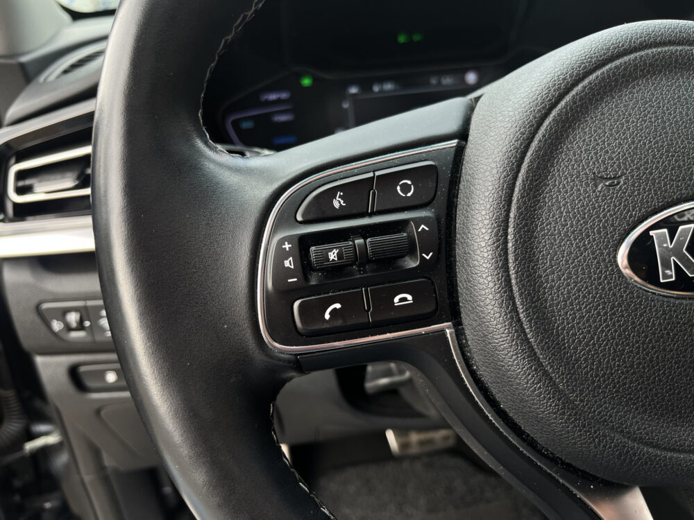Kia Niro 1.6 GDi Hybrid ExecutiveLine // LEDER // SCHUIF-KANTELDAK // ELEK. STOEL+GEHEUGEN // JBL // NAVI+CARPLAY // DODEHOEK // STOELVER 24