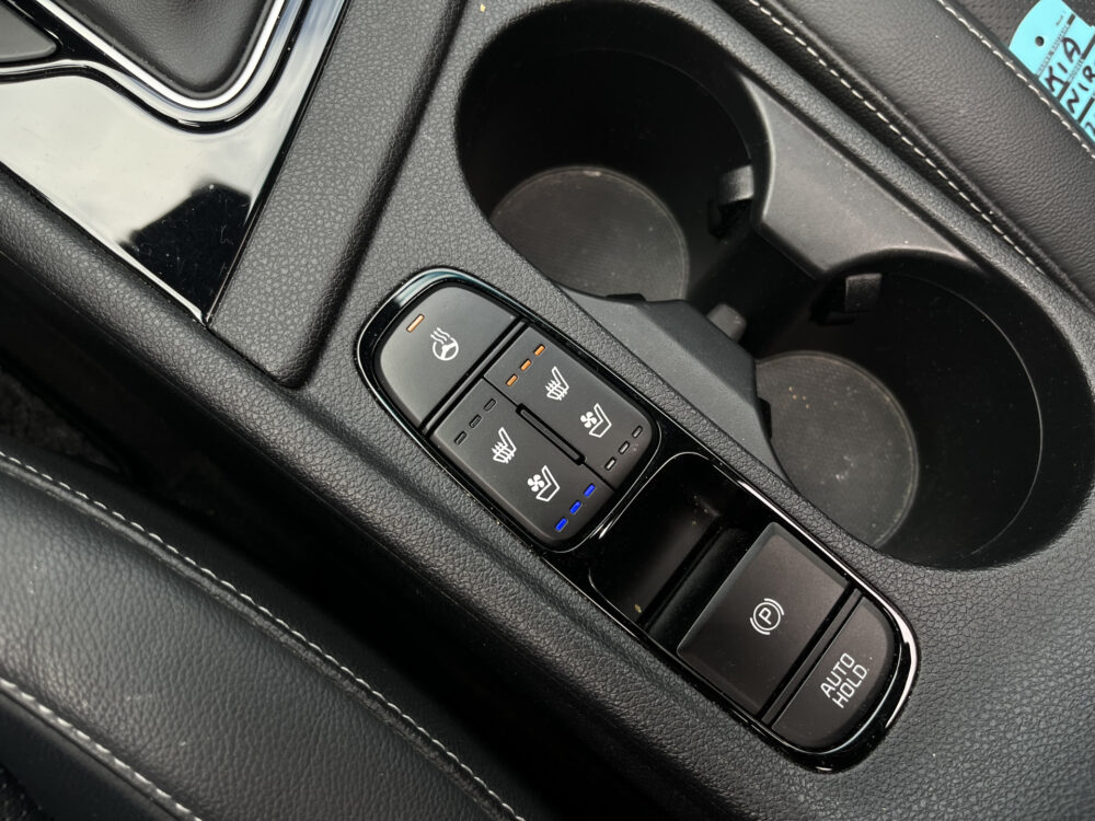 Kia Niro 1.6 GDi Hybrid ExecutiveLine // LEDER // SCHUIF-KANTELDAK // ELEK. STOEL+GEHEUGEN // JBL // NAVI+CARPLAY // DODEHOEK // STOELVER 31