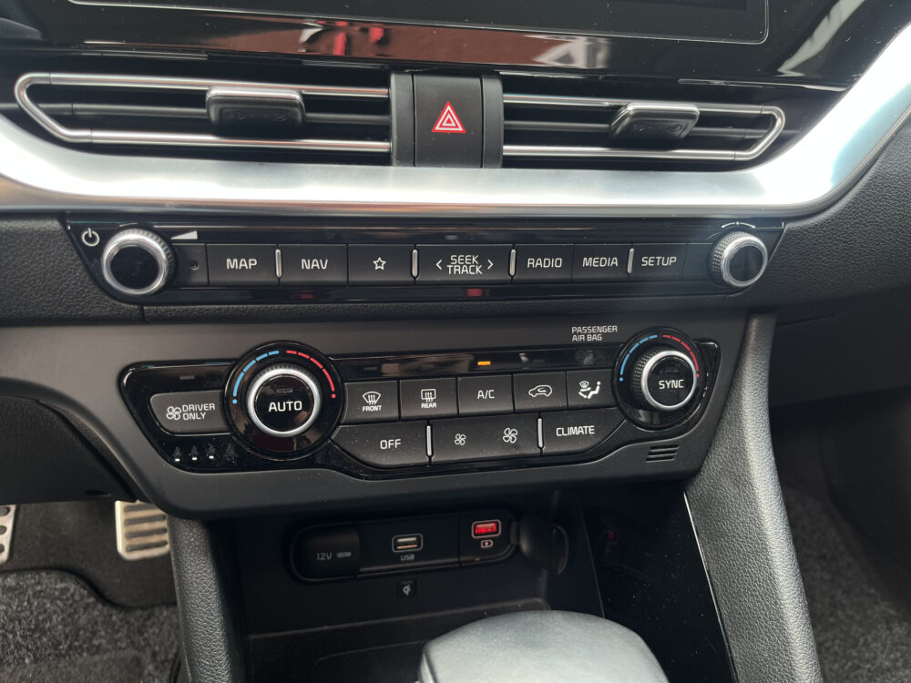 Kia Niro 1.6 GDi Hybrid ExecutiveLine // LEDER // SCHUIF-KANTELDAK // ELEK. STOEL+GEHEUGEN // JBL // NAVI+CARPLAY // DODEHOEK // STOELVER 33