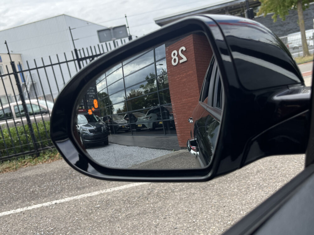Kia Niro 1.6 GDi Hybrid ExecutiveLine // LEDER // SCHUIF-KANTELDAK // ELEK. STOEL+GEHEUGEN // JBL // NAVI+CARPLAY // DODEHOEK // STOELVER 38