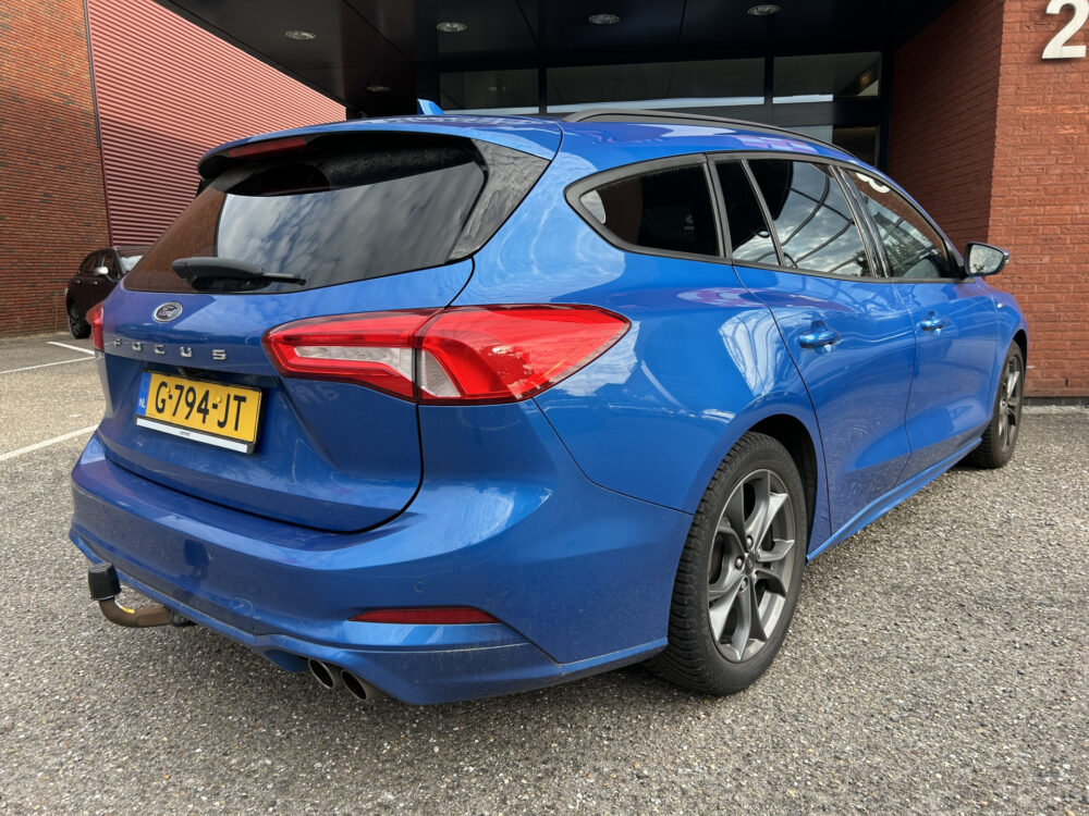Ford FOCUS Wagon 1.0 EcoBoost ST-Line // KEYLESS // NAVI + CARPLAY // CLIMA // CAMERA // WINTERPACK // TREKHAAK!! 2