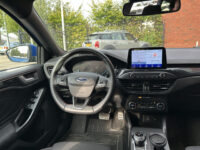 Ford FOCUS Wagon 1.0 EcoBoost ST-Line // KEYLESS // NAVI + CARPLAY // CLIMA // CAMERA // WINTERPACK // TREKHAAK!! 39