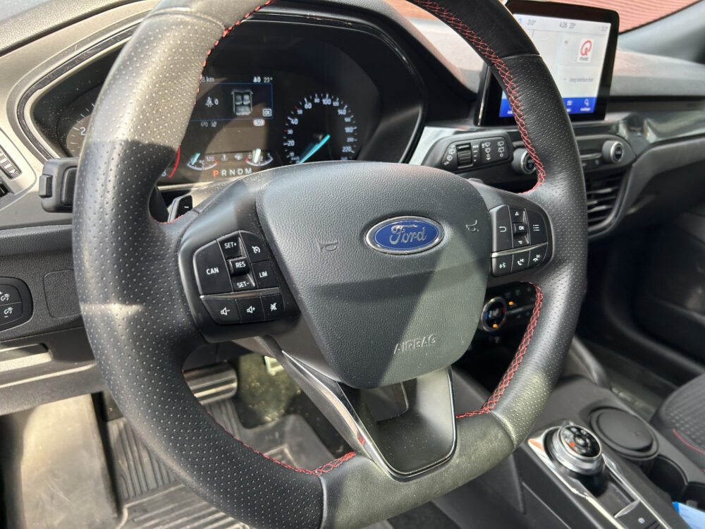 Ford FOCUS Wagon 1.0 EcoBoost ST-Line // KEYLESS // NAVI + CARPLAY // CLIMA // CAMERA // WINTERPACK // TREKHAAK!! 6