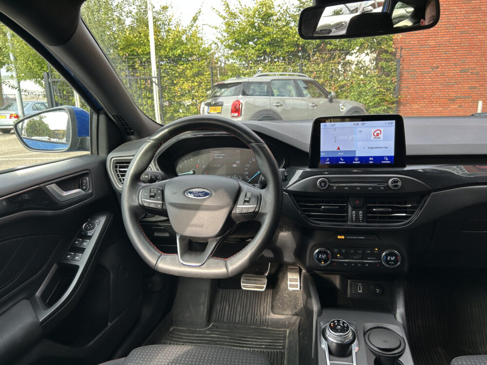 Ford FOCUS Wagon 1.0 EcoBoost ST-Line // KEYLESS // NAVI + CARPLAY // CLIMA // CAMERA // WINTERPACK // TREKHAAK!! 7