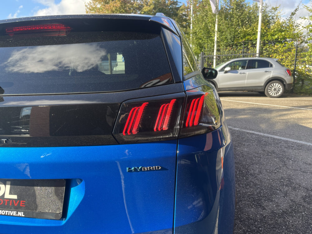 Peugeot 3008 1.6 HYbrid 225 Road Trip UNIEK 19000KM!!! // LED // KEYLESS // DODEHOEK // HALF LEDER // CAMERA+SENSOREN // NAVI+CARPLAY // 12