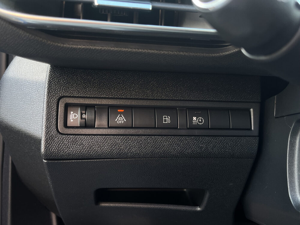 Peugeot 3008 1.6 HYbrid 225 Road Trip UNIEK 19000KM!!! // LED // KEYLESS // DODEHOEK // HALF LEDER // CAMERA+SENSOREN // NAVI+CARPLAY // 18
