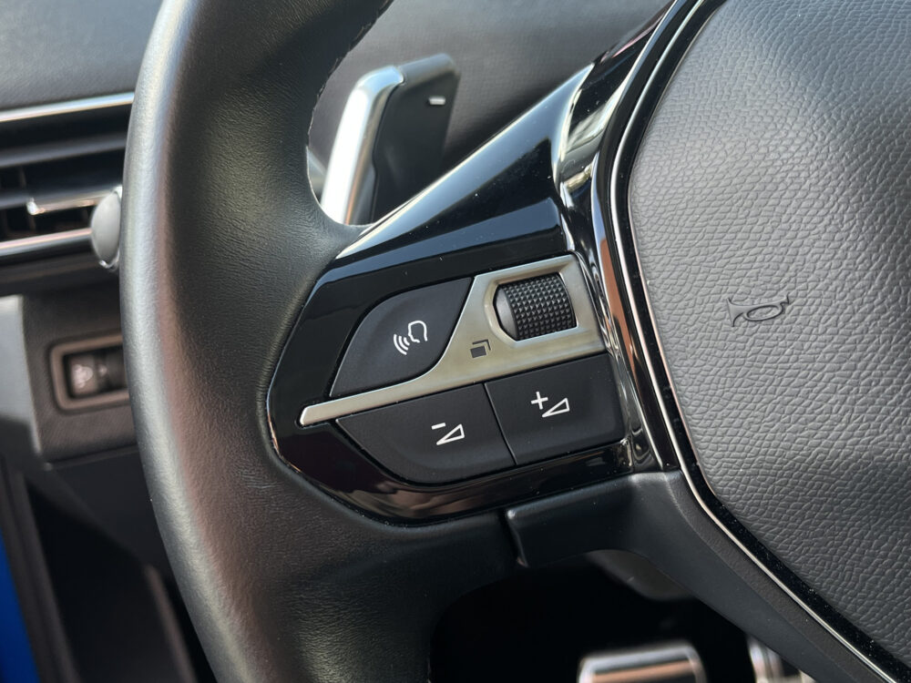 Peugeot 3008 1.6 HYbrid 225 Road Trip UNIEK 19000KM!!! // LED // KEYLESS // DODEHOEK // HALF LEDER // CAMERA+SENSOREN // NAVI+CARPLAY // 19
