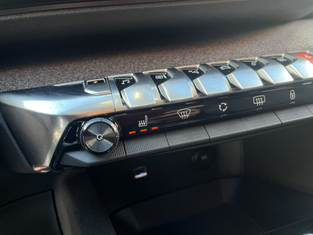 Peugeot 3008 1.6 HYbrid 225 Road Trip UNIEK 19000KM!!! // LED // KEYLESS // DODEHOEK // HALF LEDER // CAMERA+SENSOREN // NAVI+CARPLAY // 24