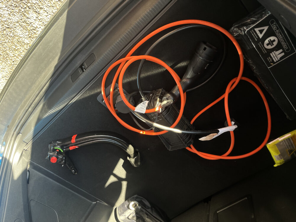 Peugeot 3008 1.6 HYbrid 225 Road Trip UNIEK 19000KM!!! // LED // KEYLESS // DODEHOEK // HALF LEDER // CAMERA+SENSOREN // NAVI+CARPLAY // 31