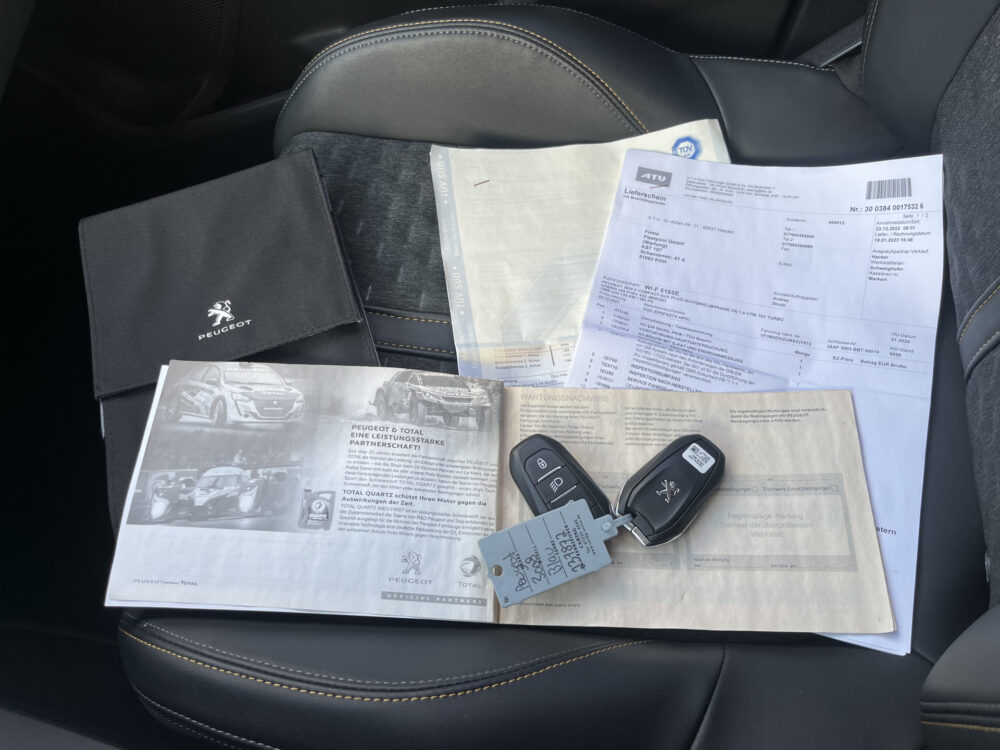 Peugeot 3008 1.6 HYbrid 225 Road Trip UNIEK 19000KM!!! // LED // KEYLESS // DODEHOEK // HALF LEDER // CAMERA+SENSOREN // NAVI+CARPLAY // 32