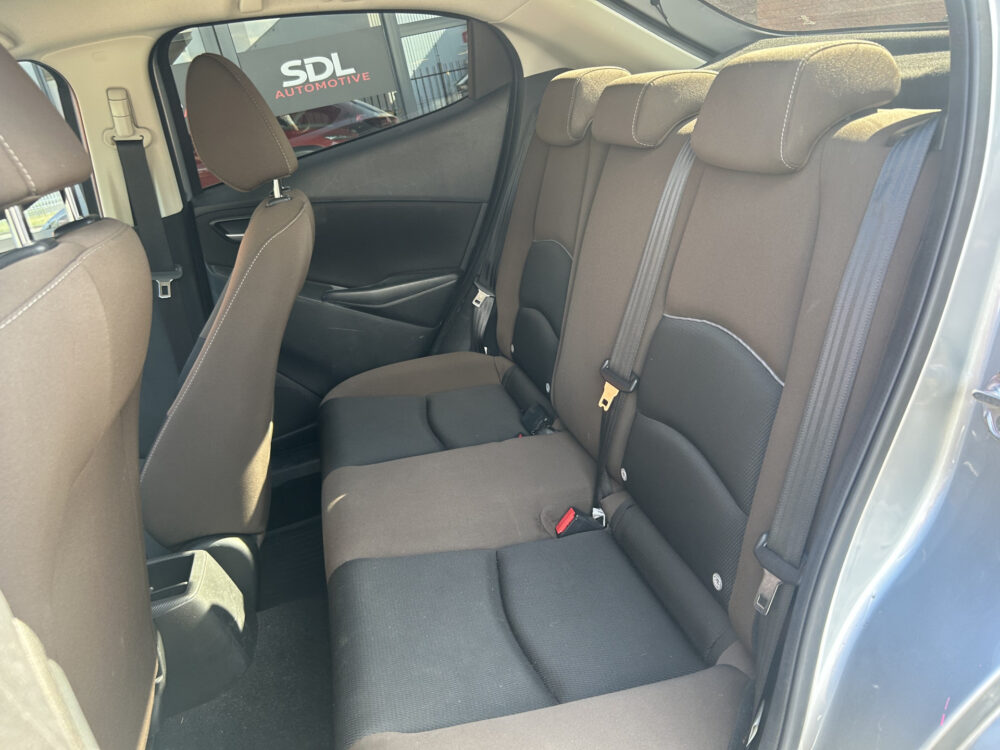 Mazda 2 1.5 Skyactiv-G Comfort // NAVI + CARPLAY // PDC // CRUISE // AIRCO // STOELVERWARMING 25