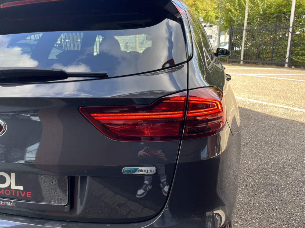 Kia Ceed Sportswagon 1.6 GDI PHEV ExecutiveLine // SCHUIF-KANTELDAK // LEDER+ELEK.STOELEN // ELEK. ACHTERKLEP // ADAPT. CRUISE // DODEHOEK // STOELVE 12