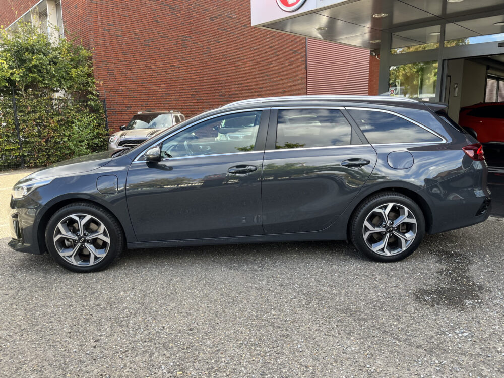 Kia Ceed Sportswagon 1.6 GDI PHEV ExecutiveLine // SCHUIF-KANTELDAK // LEDER+ELEK.STOELEN // ELEK. ACHTERKLEP // ADAPT. CRUISE // DODEHOEK // STOELVE 2