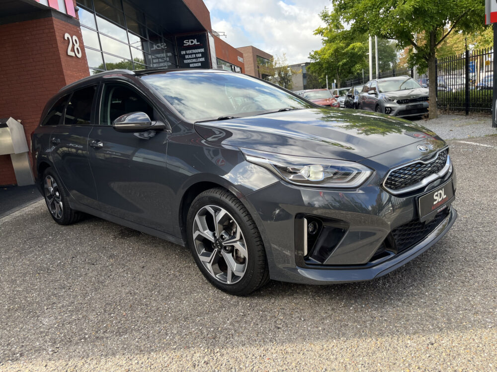Kia Ceed Sportswagon 1.6 GDI PHEV ExecutiveLine // SCHUIF-KANTELDAK // LEDER+ELEK.STOELEN // ELEK. ACHTERKLEP // ADAPT. CRUISE // DODEHOEK // STOELVE 7