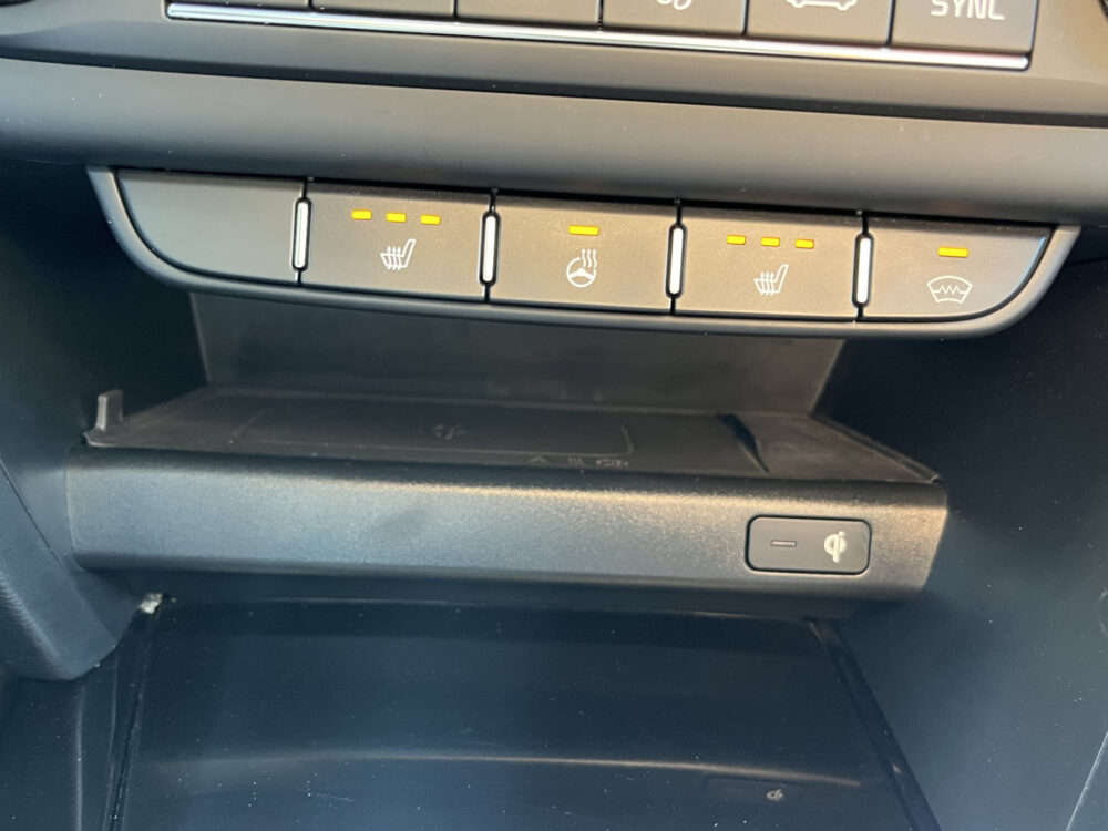 Kia ProCeed 1.6 T-GDI GT 204PK!! // SCHUIF-KANTELDAK // ADAPT. CRUISE // LEDER+ELEK. STOEL // JBL AUDIO // STUUR+STOELVERWARMING // KEYLESS  24