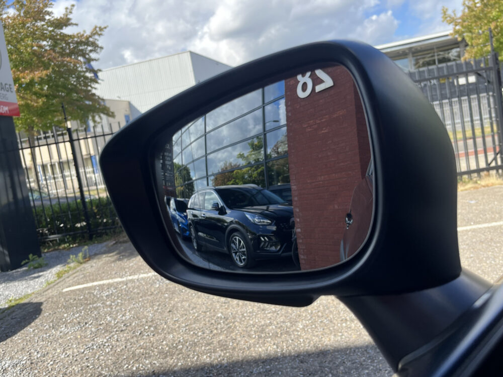 Mazda CX-3 2.0 SkyActiv-G 120 GT-Luxury // HEAD-UP DISPLAY // LEDER // ELEK. STOEL+GEHEUGEN // DODEHOEK // CAMERA+SENSOREN // NAVI // 19