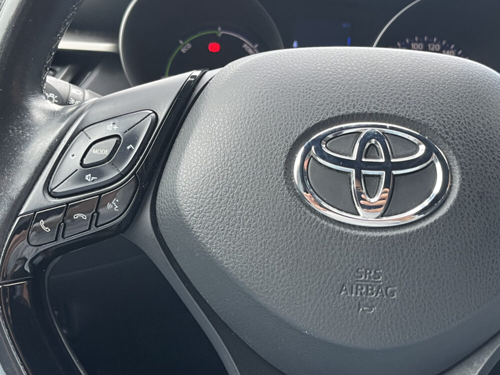 Toyota C-HR 1.8 Hybrid Bi-Tone // NAVI // CAMERA // DODENHOEK SENSOR // TREKHAAK // ADAPTIVE CRUISE // 10