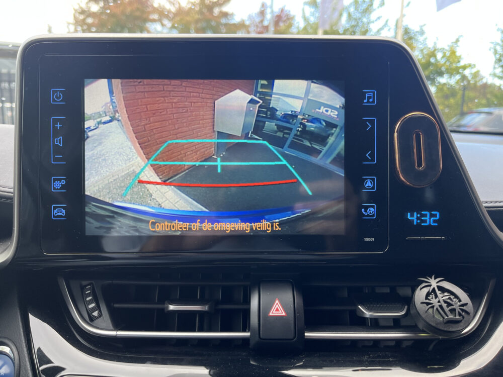 Toyota C-HR 1.8 Hybrid Bi-Tone // NAVI // CAMERA // DODENHOEK SENSOR // TREKHAAK // ADAPTIVE CRUISE // 13