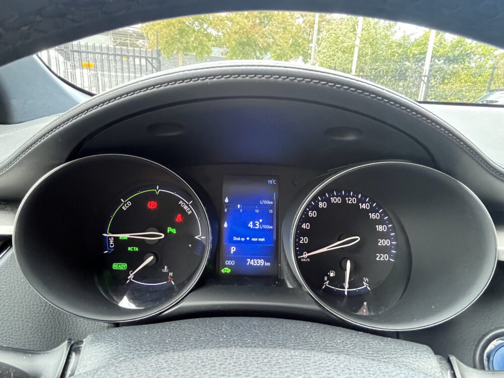 Toyota C-HR 1.8 Hybrid Bi-Tone // NAVI // CAMERA // DODENHOEK SENSOR // TREKHAAK // ADAPTIVE CRUISE // 26