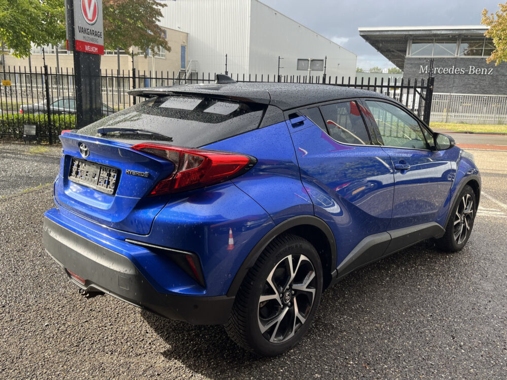 Toyota C-HR 1.8 Hybrid Bi-Tone // NAVI // CAMERA // DODENHOEK SENSOR // TREKHAAK // ADAPTIVE CRUISE // 3