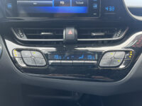 Toyota C-HR 1.8 Hybrid Bi-Tone // NAVI // CAMERA // DODENHOEK SENSOR // TREKHAAK // ADAPTIVE CRUISE // 44