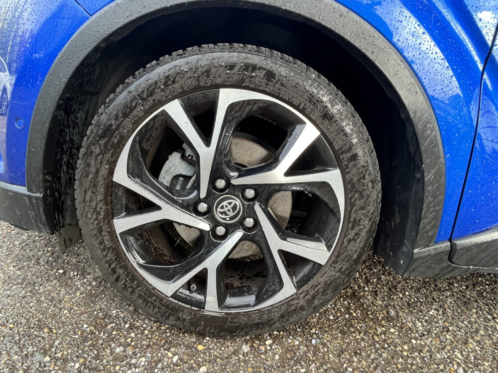 Toyota C-HR 1.8 Hybrid Bi-Tone // NAVI // CAMERA // DODENHOEK SENSOR // TREKHAAK // ADAPTIVE CRUISE // 6