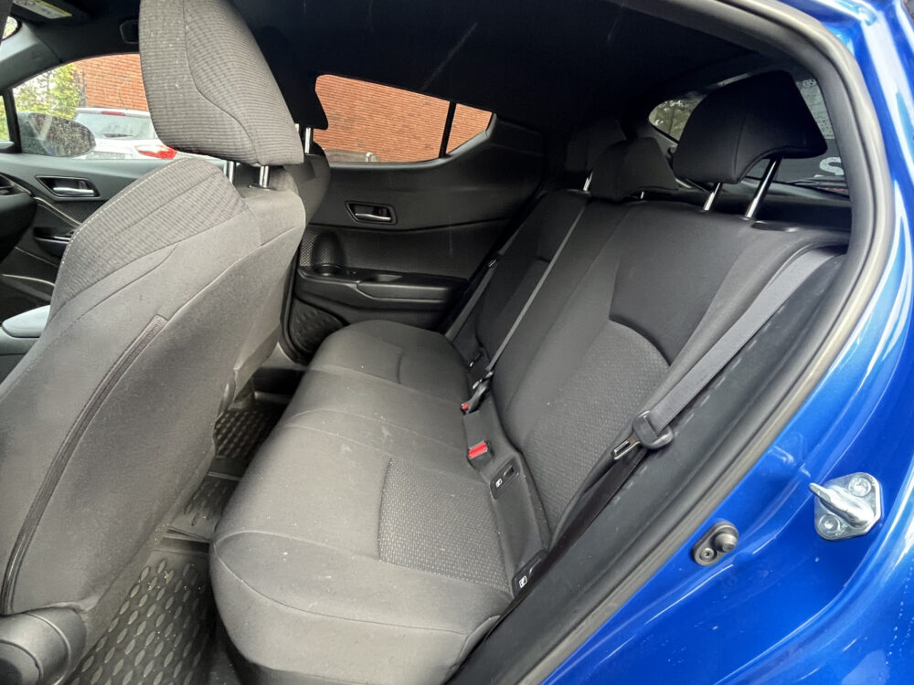 Toyota C-HR 1.8 Hybrid Bi-Tone // NAVI // CAMERA // DODENHOEK SENSOR // TREKHAAK // ADAPTIVE CRUISE // 8