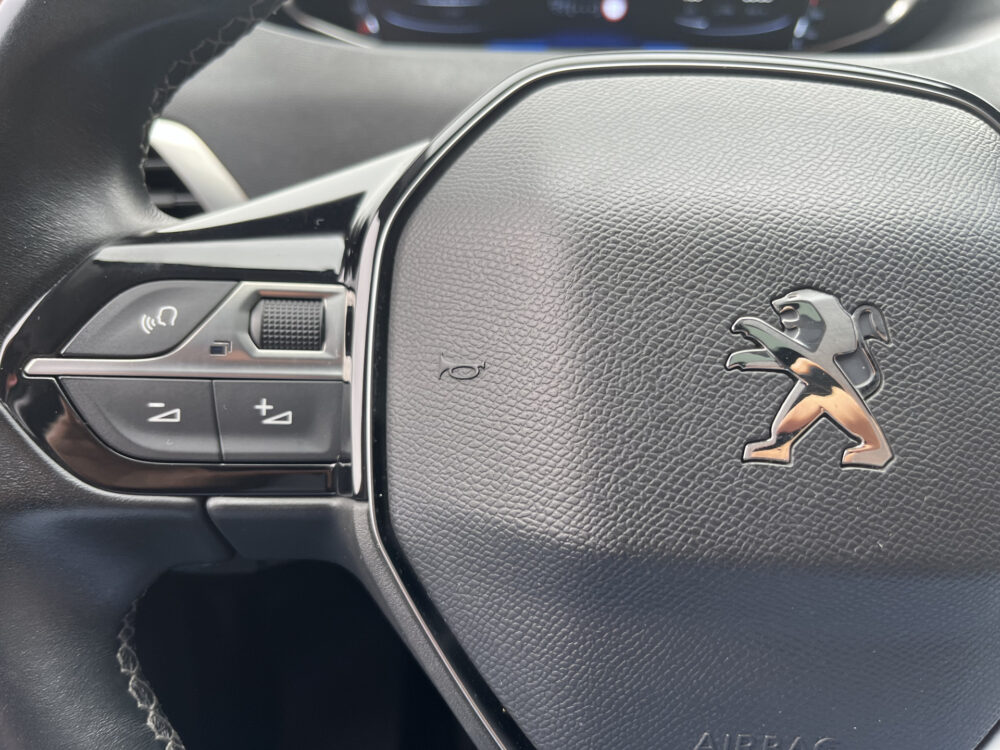 Peugeot 3008 1.2 PureTech Allure // NAVI + CARPLAY // PANO/SCHUIFKANTELDAK // LED // CAMERA // PDC V+A // KEYLESS 16