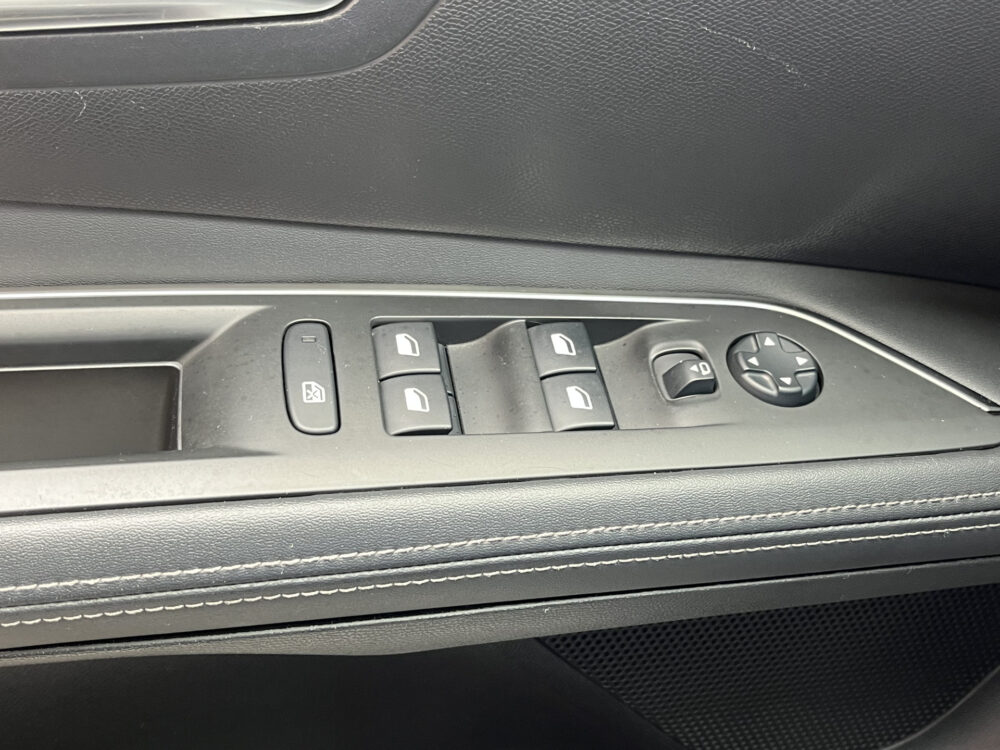 Peugeot 3008 1.2 PureTech Allure // NAVI + CARPLAY // PANO/SCHUIFKANTELDAK // LED // CAMERA // PDC V+A // KEYLESS 30
